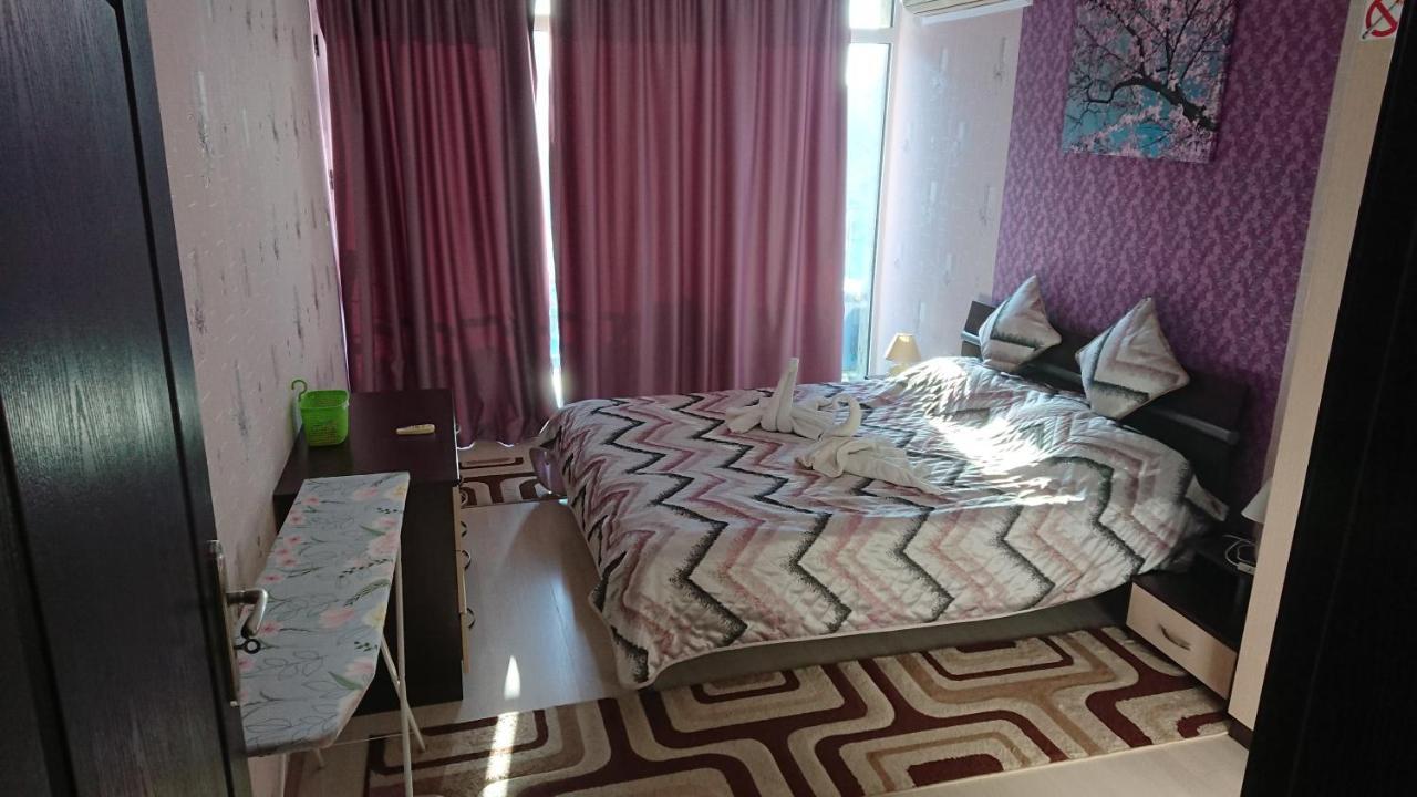 Sianie: Beachfront Apartment in Sunny Beach Center Exterior photo